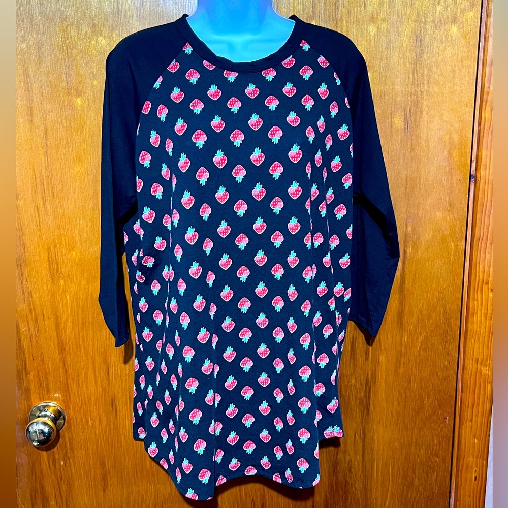 LuLaRoe 3/4 Sleeve Tunic Strawberry Print Size XL